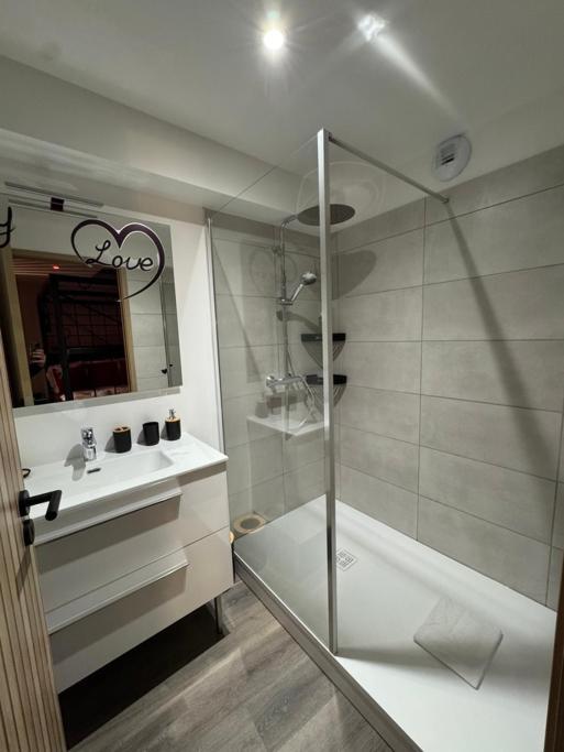 Nuit Defendue - Jacuzzi - Sauna - By Primo C0Nciergerie Tournus Exterior foto