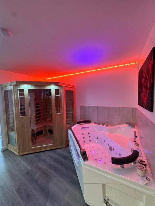 Nuit Defendue - Jacuzzi - Sauna - By Primo C0Nciergerie Tournus Exterior foto